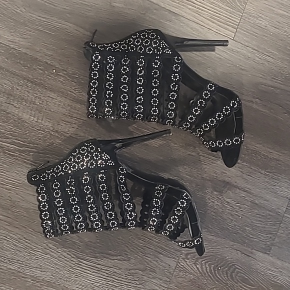 Black Heels - Picture 3 of 3